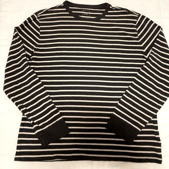 GAP Classic Long Sleeve Black and White Striped Knit Tee/Sweater Size M - Picture 1 of 5
